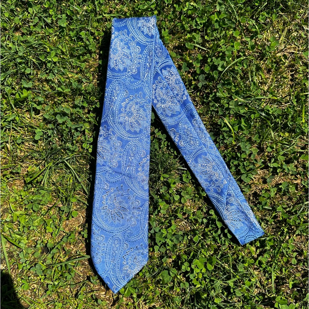 Donald J. Trump Signature Collection Blue Paisley Tie GOLD BAR NECKTIE 100% Silk